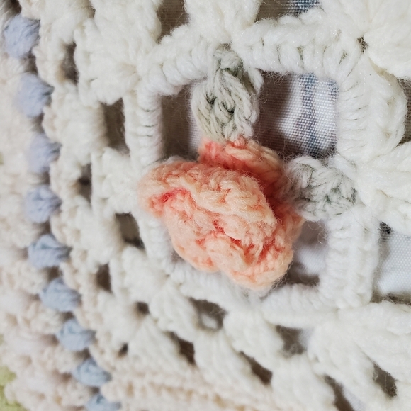 Vintage Handknit 3D Granny Square Cottagecore Lap Crib Blanket  Cream Peach - Picture 5 of 9